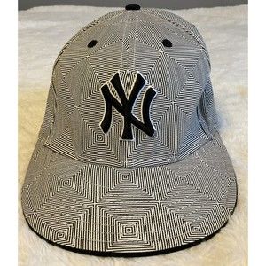 New Era 59fifty New York Yankees Black And White Fitted Hat Size 7 3/8 58.7cm